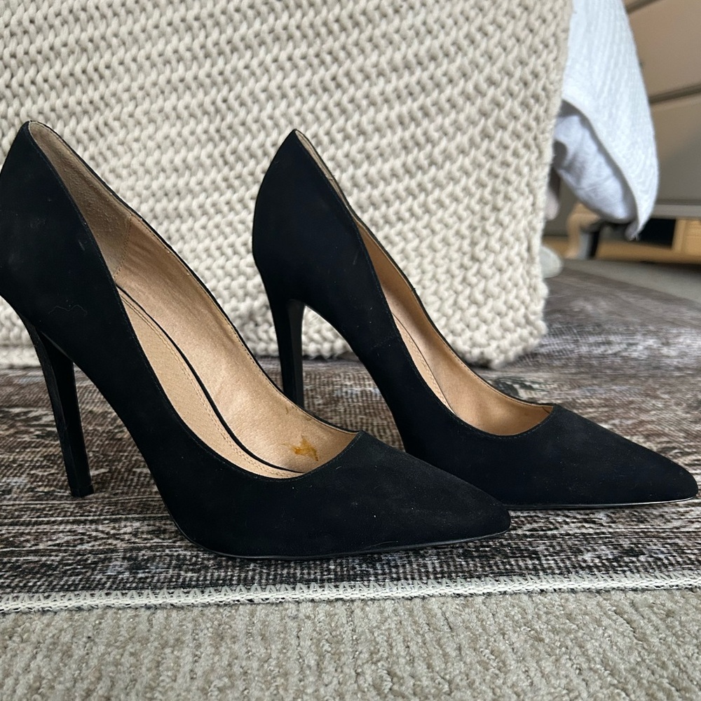Elegant Black Women's Pumps
